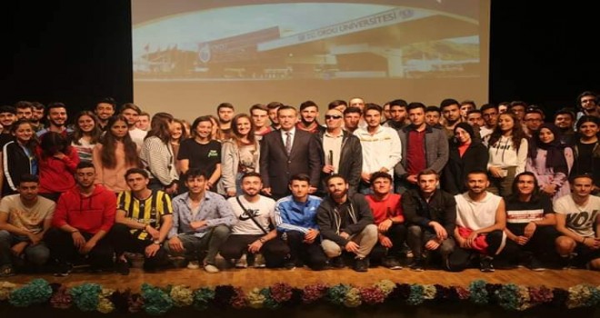 Rektör Akdoğan Öğrenciler İle Bir Araya Geldi