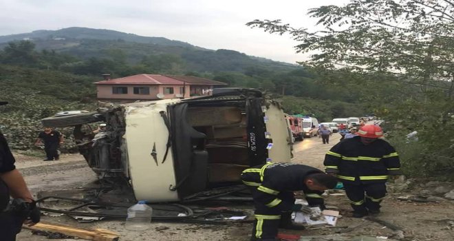 Fındık işçilerini taşıyan midibüs kaza yaptı: 1 ölü 24 yaralı