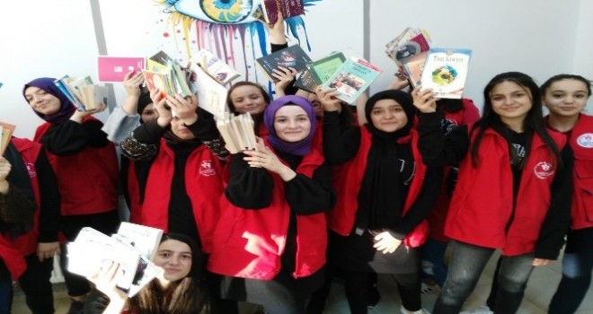 Öğrenciler 2 bin kitap topladı