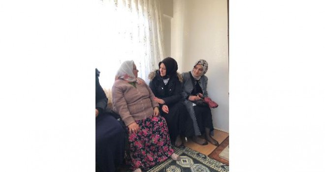 Ak Kadınlar Gönül Eli Uzatıyor
