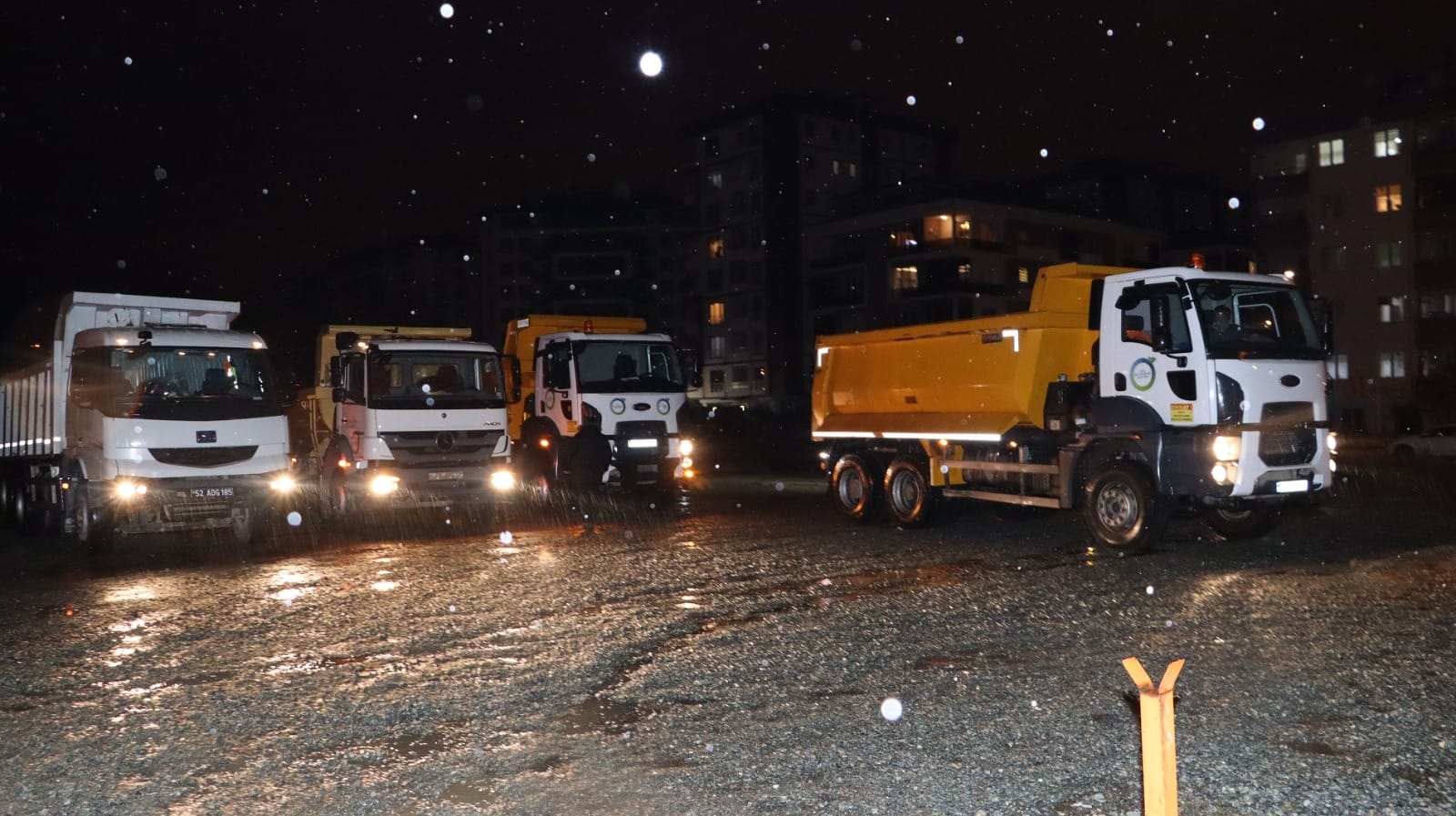 Büyükşehir'den Deprem Bölgesine Araç ve İş Makinası Desteği