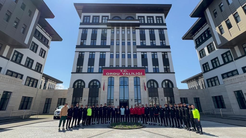 Efsane Orduspor Takımı, Vali Sonel’e Teşekkür Ziyaretinde Bulundu
