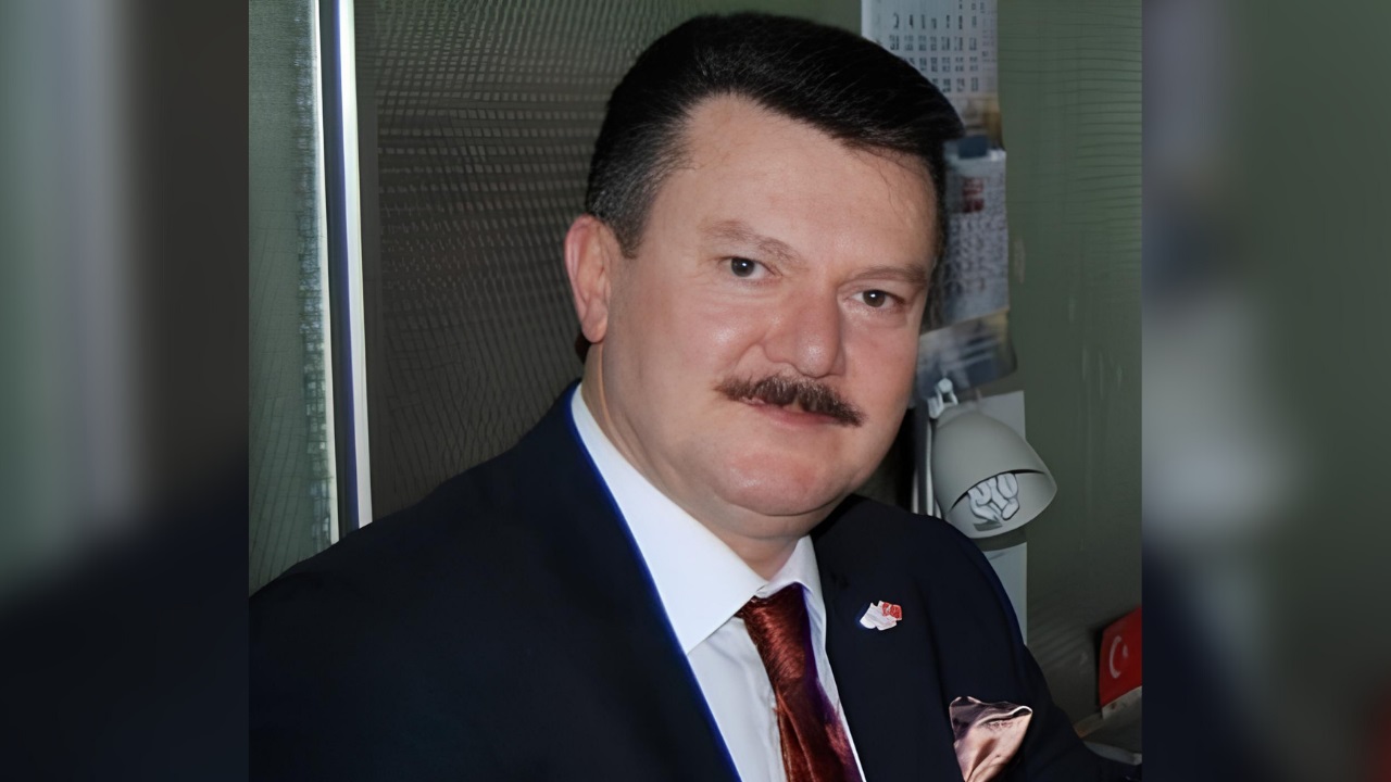 Sahneden Siyasete