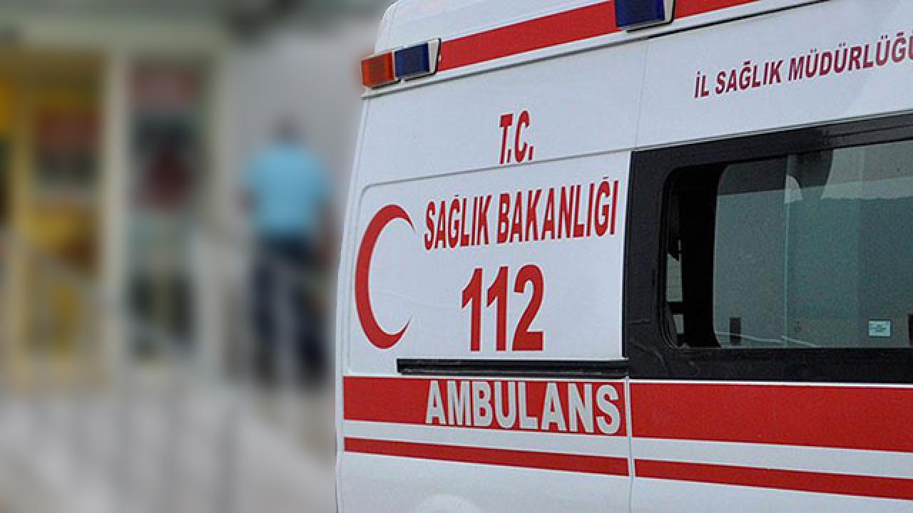 Gümüşhane'de kamyonet arızalanan otomobile çarptı: 1 ölü, 3 yaralı