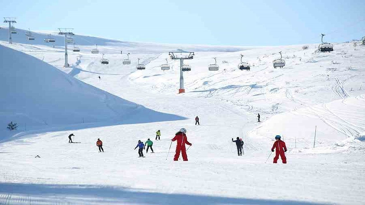 Çambaşı Kayak Merkezi'nde Kış Sporları Heyecanı Devam Ediyor!
