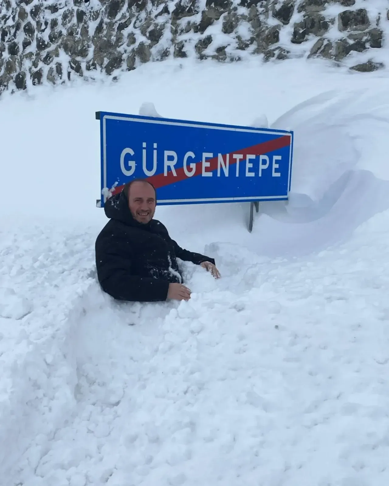 Gürgentepe'de Kar Kalınlığı Bel Hizasını Geçti