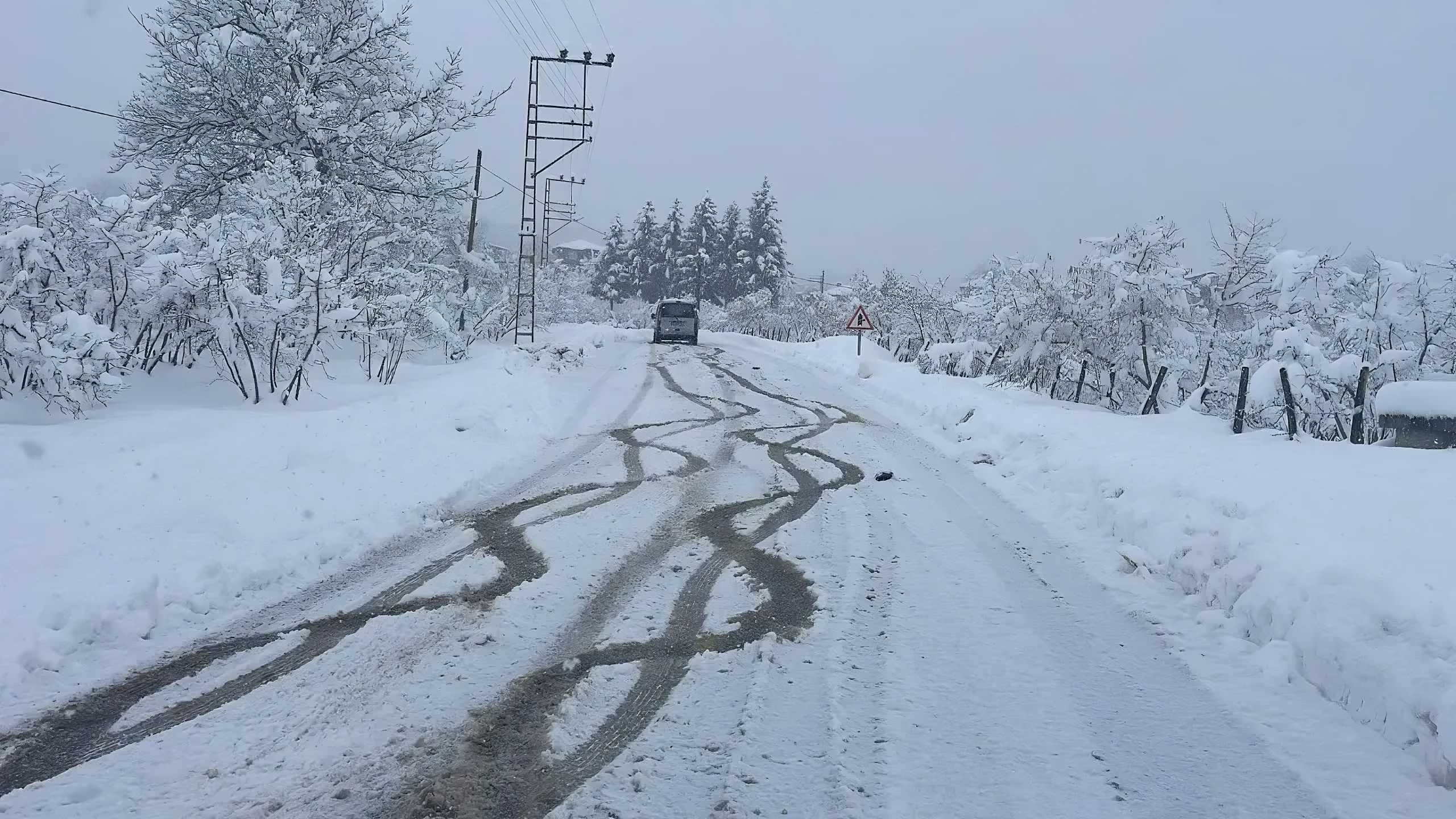 Kumru’da Kar Kalınlığı 30 cm’yi Aştı, Kar Fırtınası Etkisini Sürdürüyor