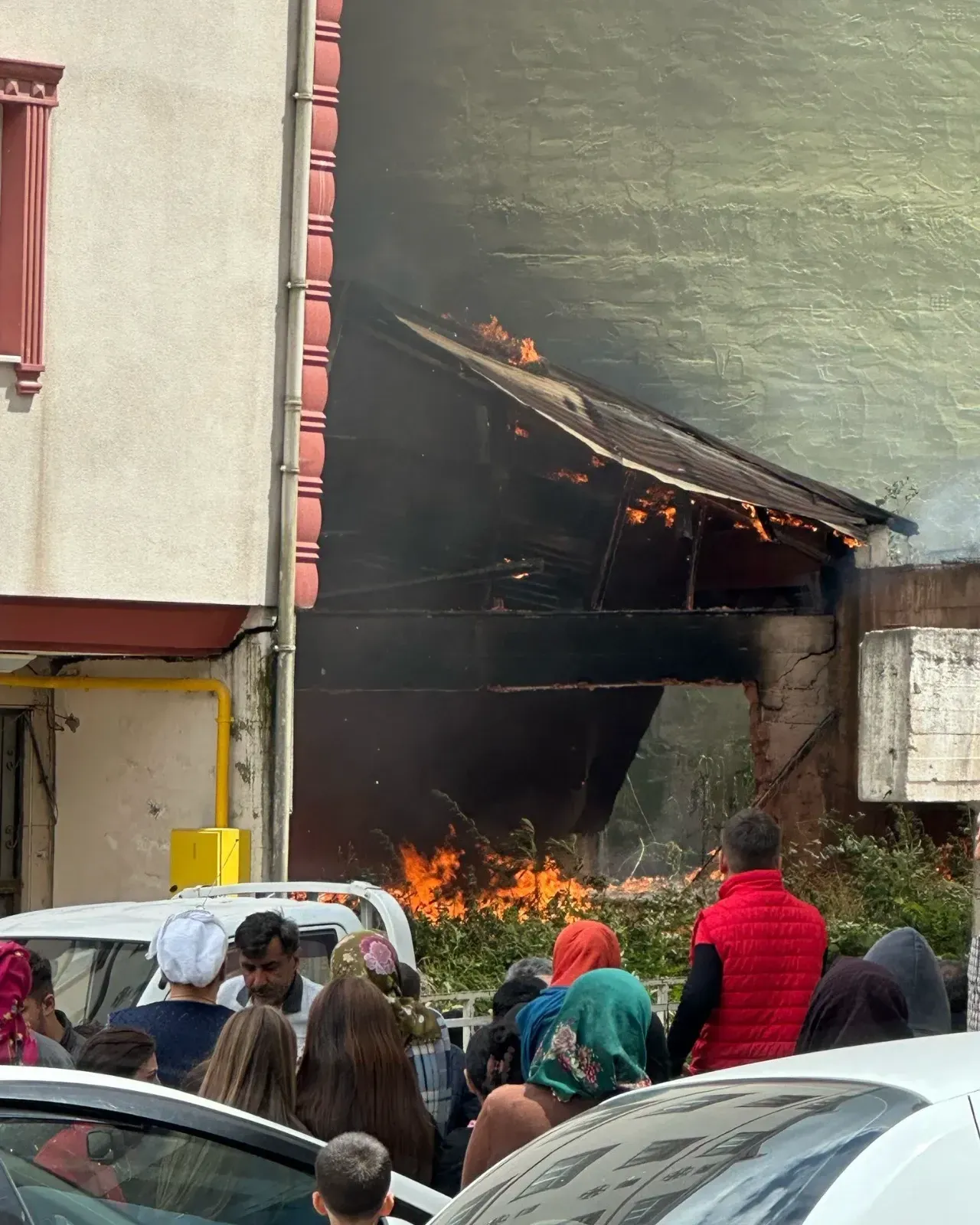 Gölköy'de Metruk Binada Yangın