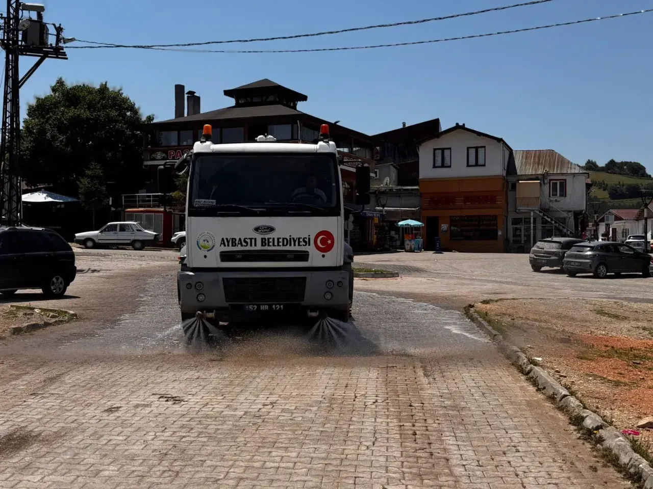 Perşembe Yaylası’nda Temizlik Çalışmaları Tüm Hızıyla Devam Ediyor