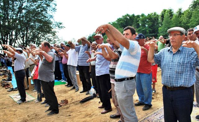 Yağmur duası edilen köye yağmur yağdı