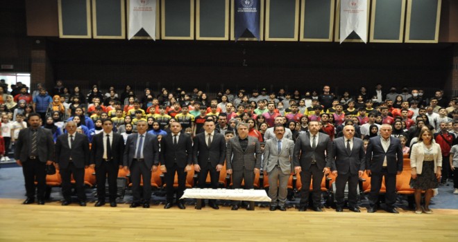 Esenyurt'lu öğrencilerden okul sporlarında büyük başarı