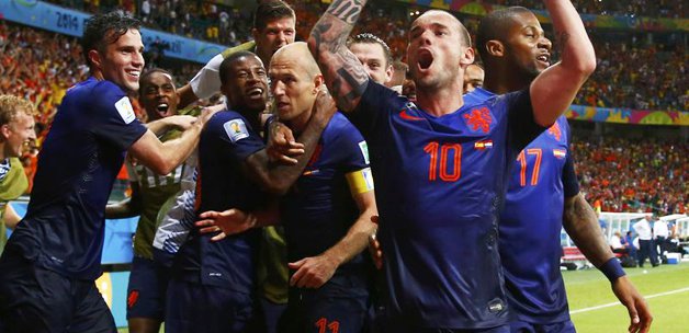 Hollanda  İspanya ya gol yağdırdı