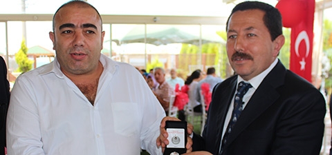 Kan bağışçılarını ödüllendirdi