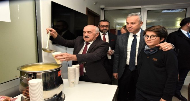 Altınordu Belediyesinden Gençlere Sıcak Çorba