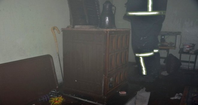 Hem Kendini Hem Evi Yaktı