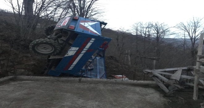 Ordu'da Tarım Aracı Şarampole Devrildi: 4 Yaralı