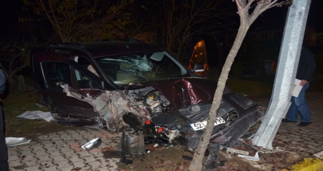 Ünye'de Trafik Kazası: 2 Yaralı