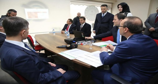 Vali Yavuz, Eğitimde Başarı ve Kaliteyi Artırma Çalışmalarını Yerinde İnceledi