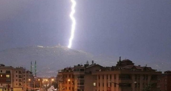 Yıldırım Gece Yarısı Ordu’yu aydınlattı !