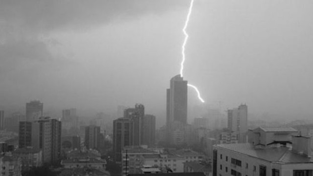 İstanbulda şiddetli fırtına uyarısı