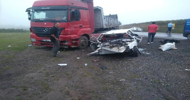 Akkuş'ta Tır ile Otomobil Çarpıştı: 4 Yaralı