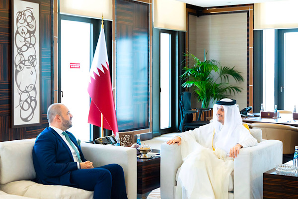 Al Thani, Avrupa Birliği Büyükelçisi Tudor ile bir araya geldi Al Thani, Avrupa Birliği Büyükelçisi Tudor ile bir araya geldi