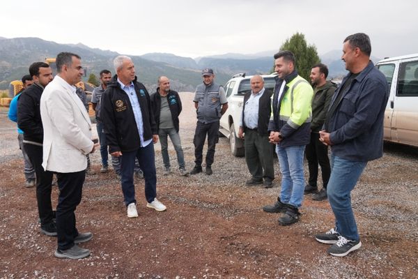 Alanya’nın kırsal mahallelerinde 25 kilometrelik asfalt çalışması sürüyor
