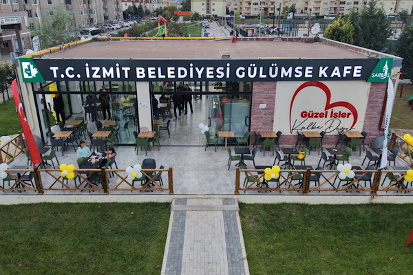 Alikahya’da Gülümse Kafe hizmete açıldı
