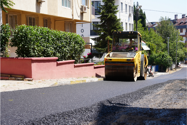Altıntepe Mahallesi'nde asfalt çalışmaları sürüyor Altıntepe Mahallesi'nde asfalt çalışmaları sürüyor