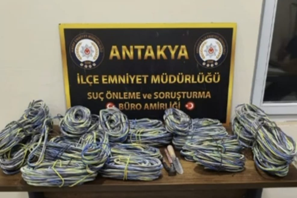 Antakya’da yaklaşık 500 bin TL’lik bakır kablo hırsızlığı: 8 şüpheli tutuklandı