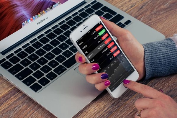 Asya-Pasifik bölgesinde Çin ve Hong Kong yükseldi Asya-Pasifik bölgesinde Çin ve Hong Kong yükseldi