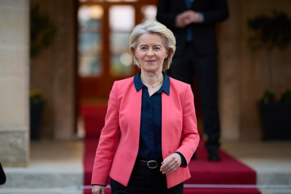 Avrupa Komisyon Başkanı Leyen, Tyndall Enstitüsü'nü ziyaret etti