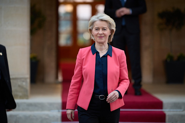 Avrupa Komisyonu Başkanı Von der Leyen, Letonya Başbakanı Kulbergs ile görüştü