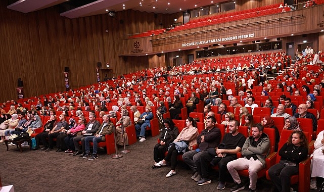 Aydemir, insanın anlam arayışını “ünsiyet" kavramıyla anlattı; “Hepimiz ünsiyet ihtiyacı içerisindeyiz"