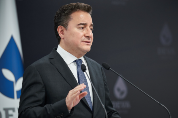 Babacan’dan fon soruşturmasına ilişkin eleştiri Babacan’dan fon soruşturmasına ilişkin eleştiri