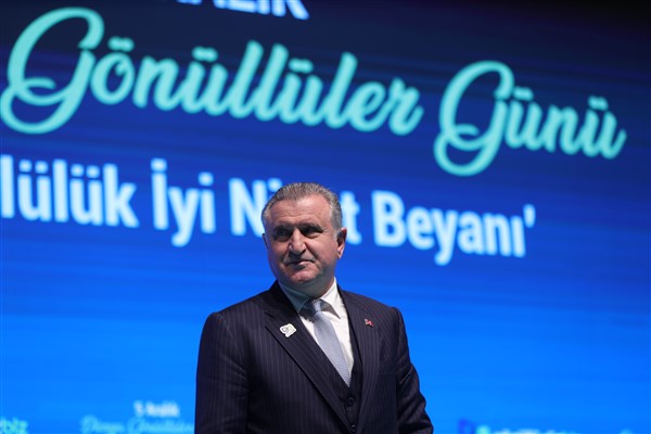 Bakan Bak’tan milli sporculara tebrik mesajı