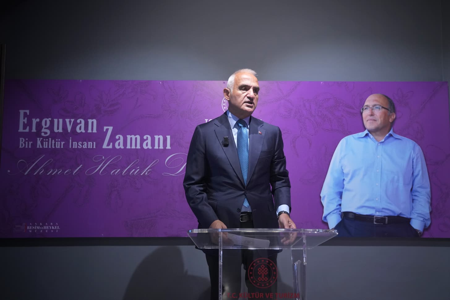 Bakan Ersoy, "Haluk Dursun Sergisi ve Belgesel Gösterimi” programına katıldı