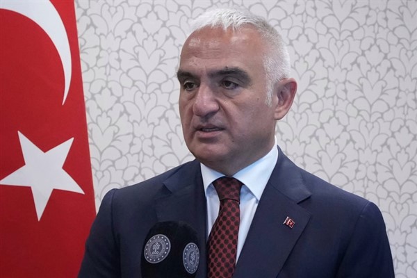 Bakan Ersoy, TGA Yönetim Kurulu üyeleriyle turizm çalışmalarını değerlendirdi Bakan Ersoy, TGA Yönetim Kurulu üyeleriyle turizm çalışmalarını değerlendirdi