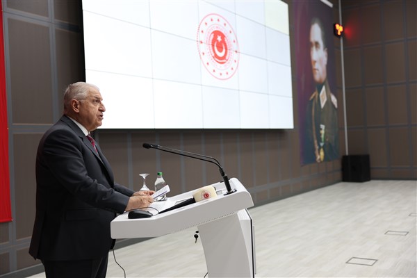 Bakan Güler, İskenderun’da sancak tevdi törenine katıldı Bakan Güler, İskenderun’da sancak tevdi törenine katıldı