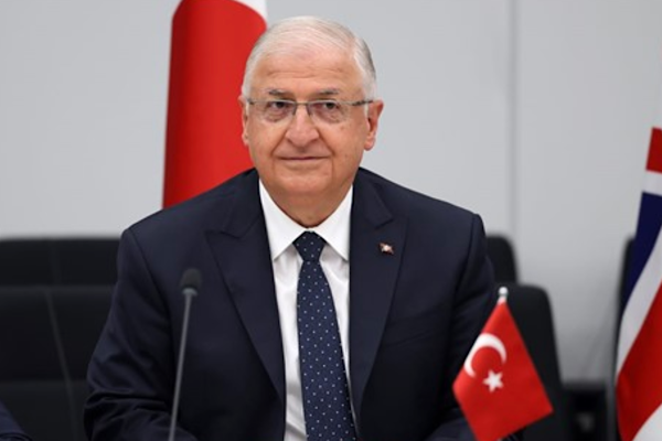Bakan Güler ve TSK komuta kademesi anıt mezarlığı ziyaret etti Bakan Güler ve TSK komuta kademesi anıt mezarlığı ziyaret etti