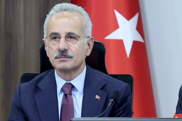 Bakan Uraloğlu, Hakkari’de vatandaş ve esnafla buluştu
