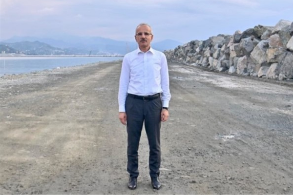 Bakan Uraloğlu: Kahramanmaraş'ta yaraları sarmak için çalışmayı sürdürüyoruz Bakan Uraloğlu: Kahramanmaraş'ta yaraları sarmak için çalışmayı sürdürüyoruz