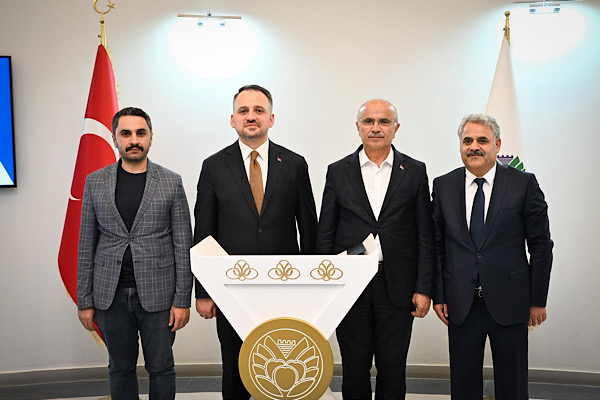 Bakan Yardımcısı Eminoğlu, Malatya Büyükşehir Belediyesini ziyaret etti Bakan Yardımcısı Eminoğlu, Malatya Büyükşehir Belediyesini ziyaret etti