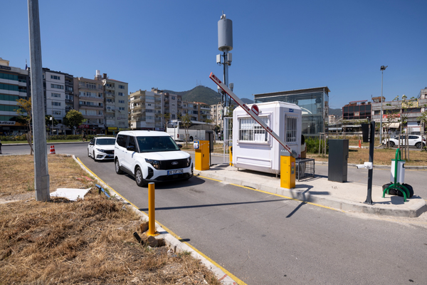 Balçova Metro İstasyonu'nda otopark hizmete açıldı