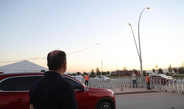 Başkan Altay, Konya Bilim Festivali'nde Türk Yıldızları'nın Muhteşem Gösterisini Vatandaşla Birlikte İzledi