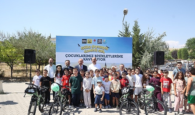 Başkan Altay ve Başkan Kavuş 40 Gün Camiye Gelen Çocukların Bisiklet Sevincine Ortak Oldu