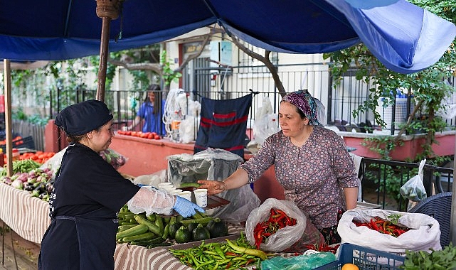 Başkan Çerçioğlu'ndan Pazarcı Esnafları ve Vatandaşlara Limonata İkramı Başkan Çerçioğlu'ndan Pazarcı Esnafları ve Vatandaşlara Limonata İkramı