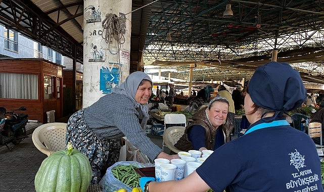Başkan Çerçioğlu'nun İçleri Isıtan İkramı Bu Yıl da Vatandaşlar ve Pazarcı Esnaflarıyla Buluşuyor