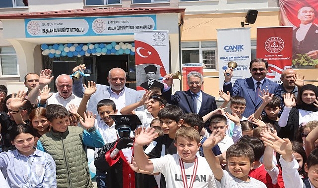 Başkan Sandıkçı Öğrencilerin Karne Sevincini Paylaştı 