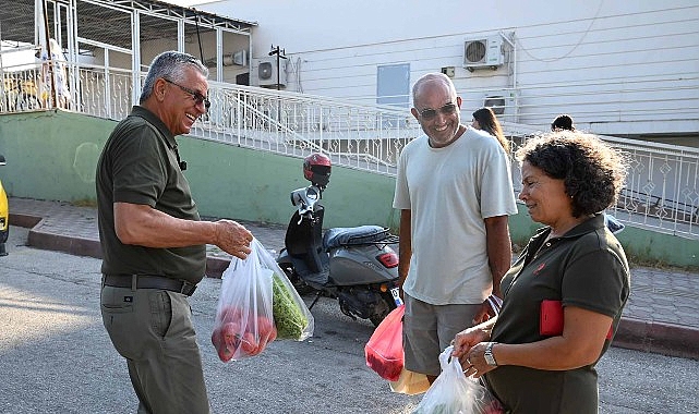 Başkan Topaloğlu'ndan pazar esnafına ziyaret 